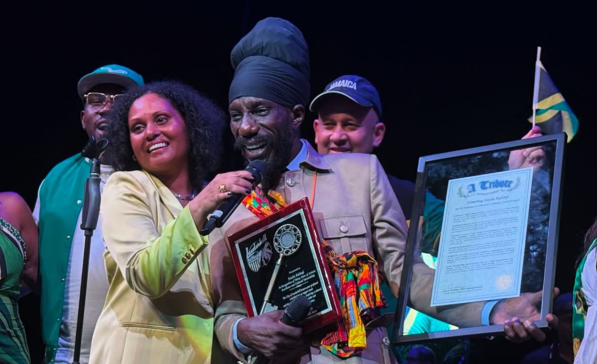 Sizzla receives key to the city at Jamaica 63 celebration in Lauderhill
